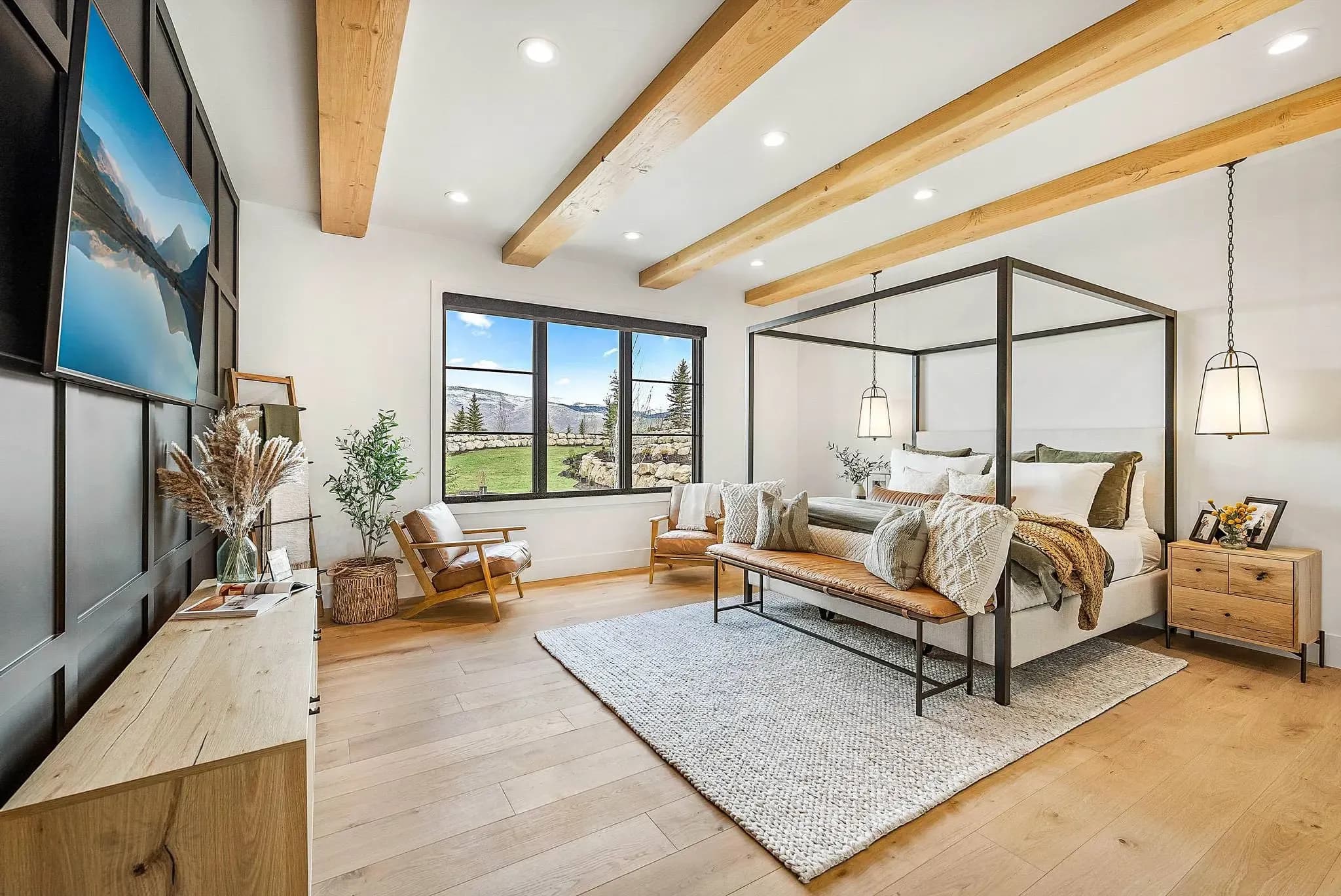 Bay vs Bow Windows: Which Is Right for Your Home?